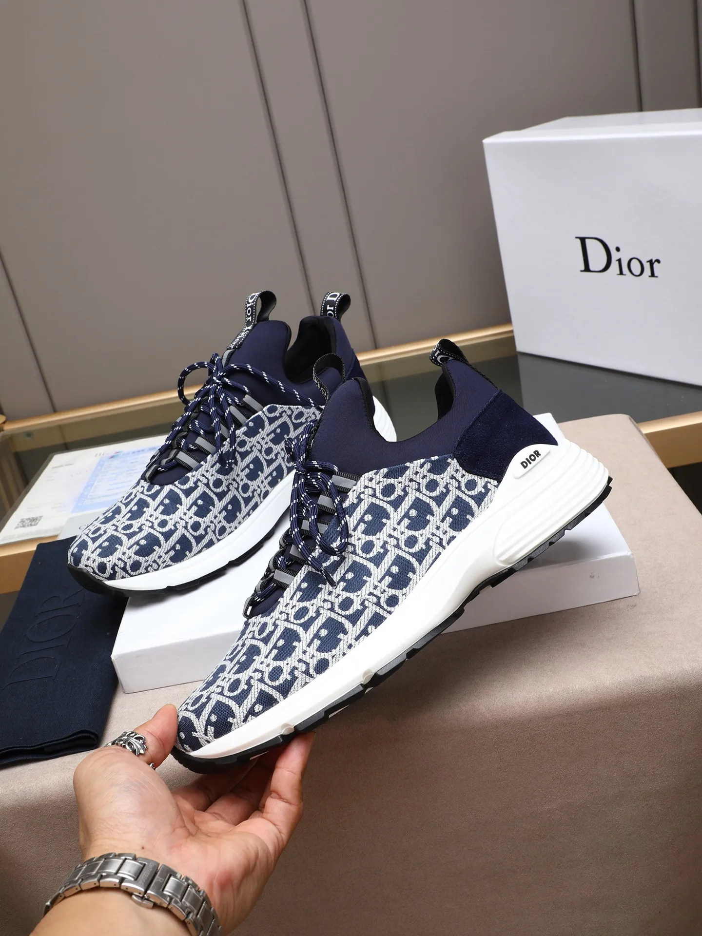 Men's shoes 💰440 💰Dior [Dior] 😘😘High-end series of casual men's shoes, simple and elegant👍👍👍The upper is made of first-layer genuine leather spliced ​​with Dior's special material [sun][sun]; imported first-layer sheepskin lining; special outsole, wear-resistant, lightweight, the overall design is harmonious and unified without lacking personality 👣🌟✨You deserve it! 3 colors😍Sizes 38~44. (45 custom-made) The picture above is a big seller🔥🔥🔥